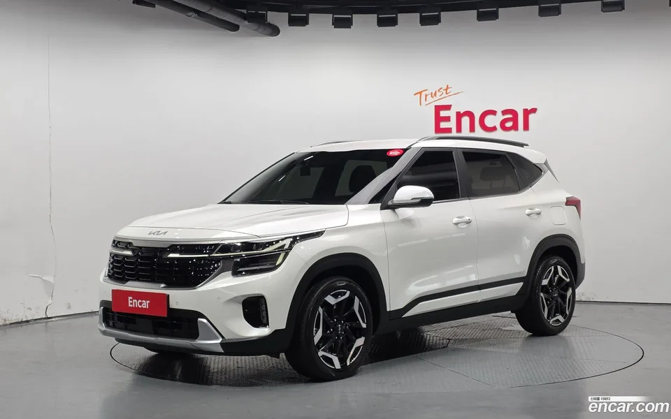 Kia Seltos 1.6 2WD 2022 — фото 1, купить с доставкой в Москву