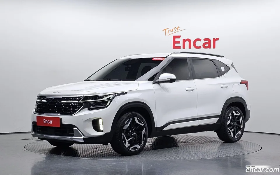 Kia Seltos 1.6 2WD 2023 — фото 1, купить с доставкой в Москву