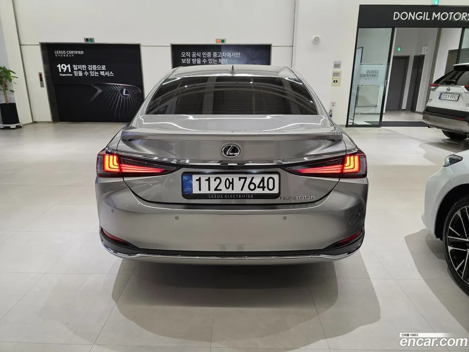 Lexus ES 300h 2025 — миниатюра 4