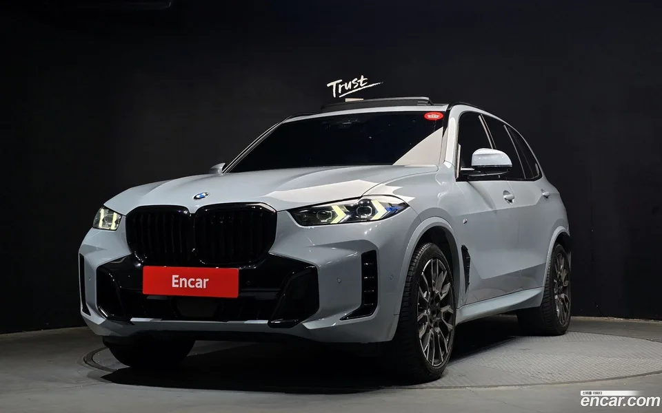 BMW X5 xDrive 40i M 2023 — фото 1, купить с доставкой в Москву