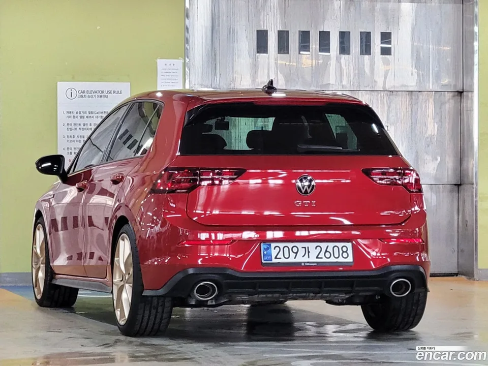 Volkswagen Golf 2.0 GTI 2023 — миниатюра 2