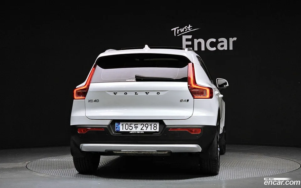 Volvo XC40 B4 2025 — миниатюра 4