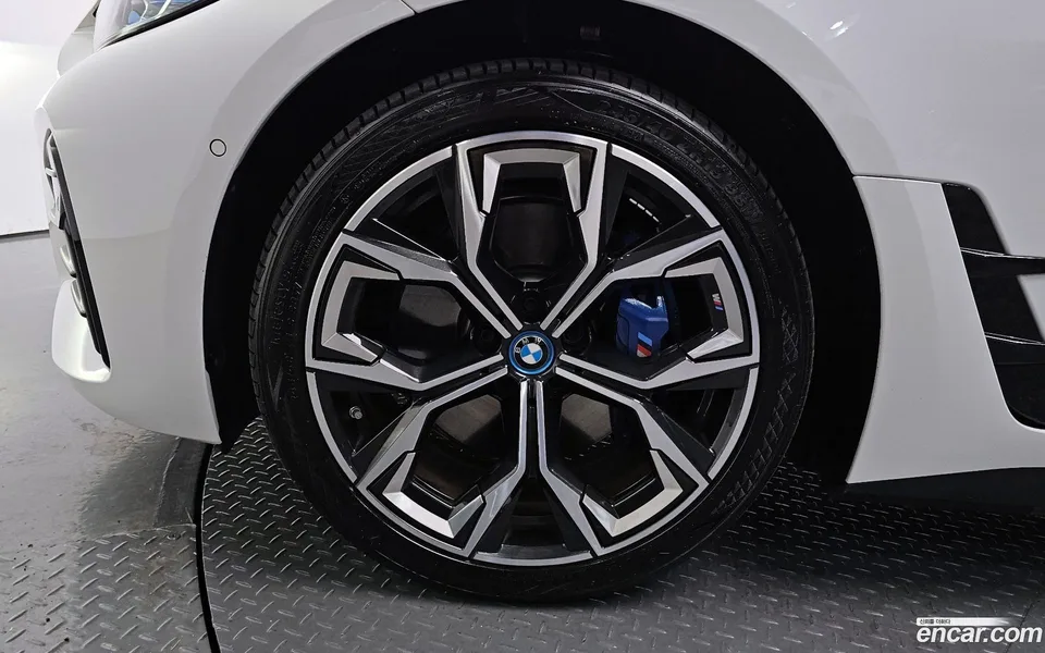 BMW i4 eDrive40 M 2023 — миниатюра 2