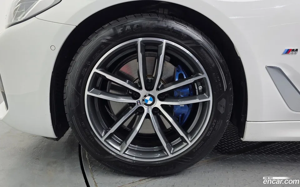 BMW 5 Series 520i M 2023 — миниатюра 5