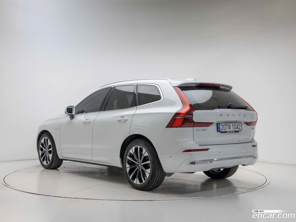 Volvo XC60 T8 2025 — миниатюра 4