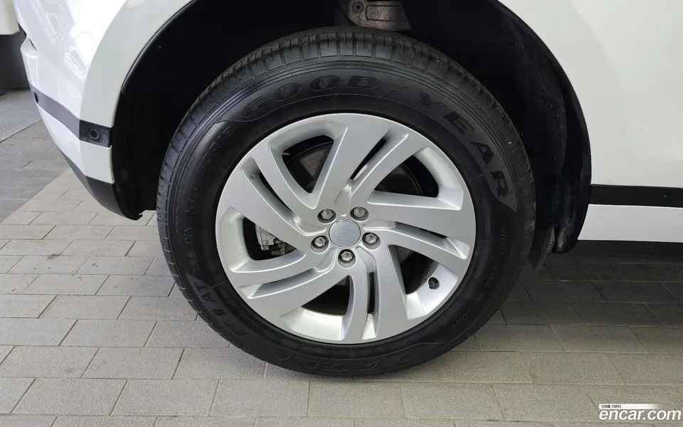 Land Rover Range Rover Evoque P250 S 2024 — миниатюра 2
