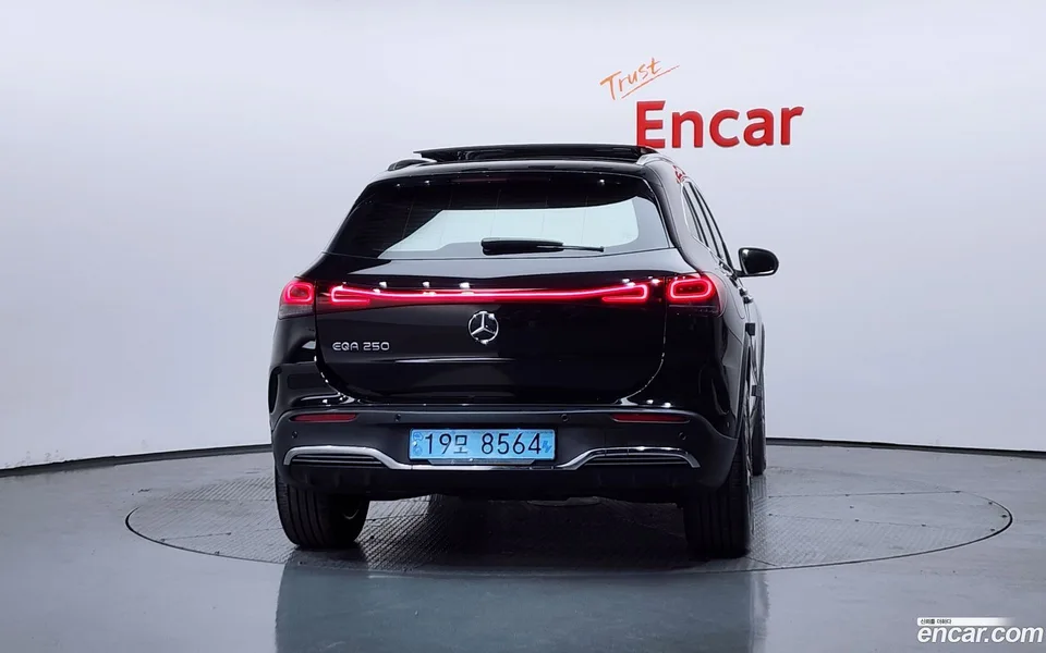Mercedes-Benz EQA EQA250 AMG 2023 — миниатюра 4