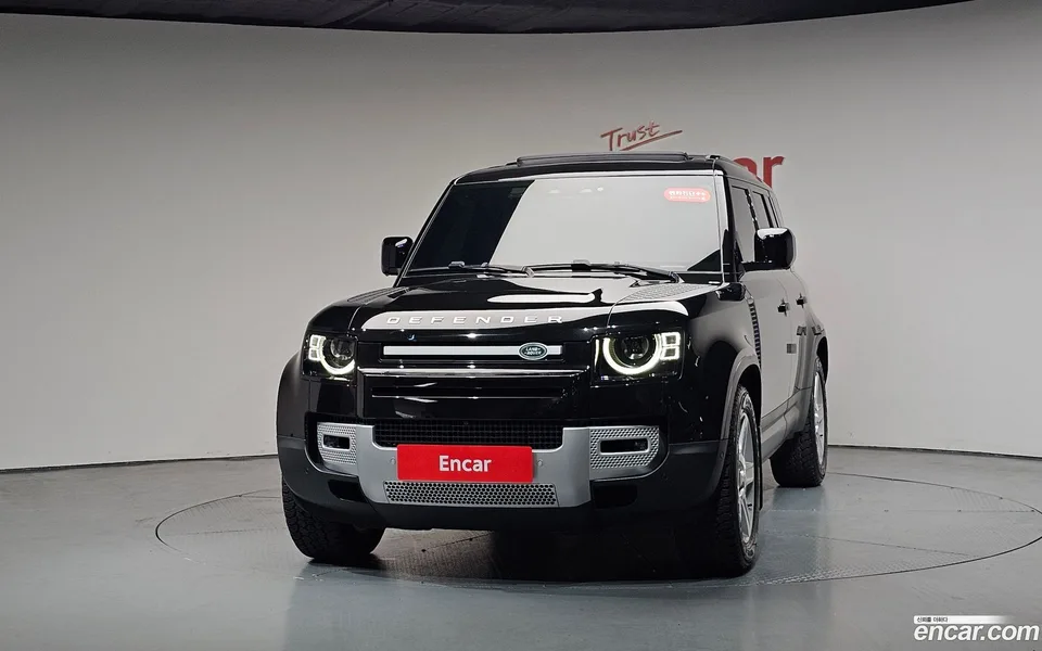 Land Rover Defender 110 D250 SE 2023 — миниатюра 3
