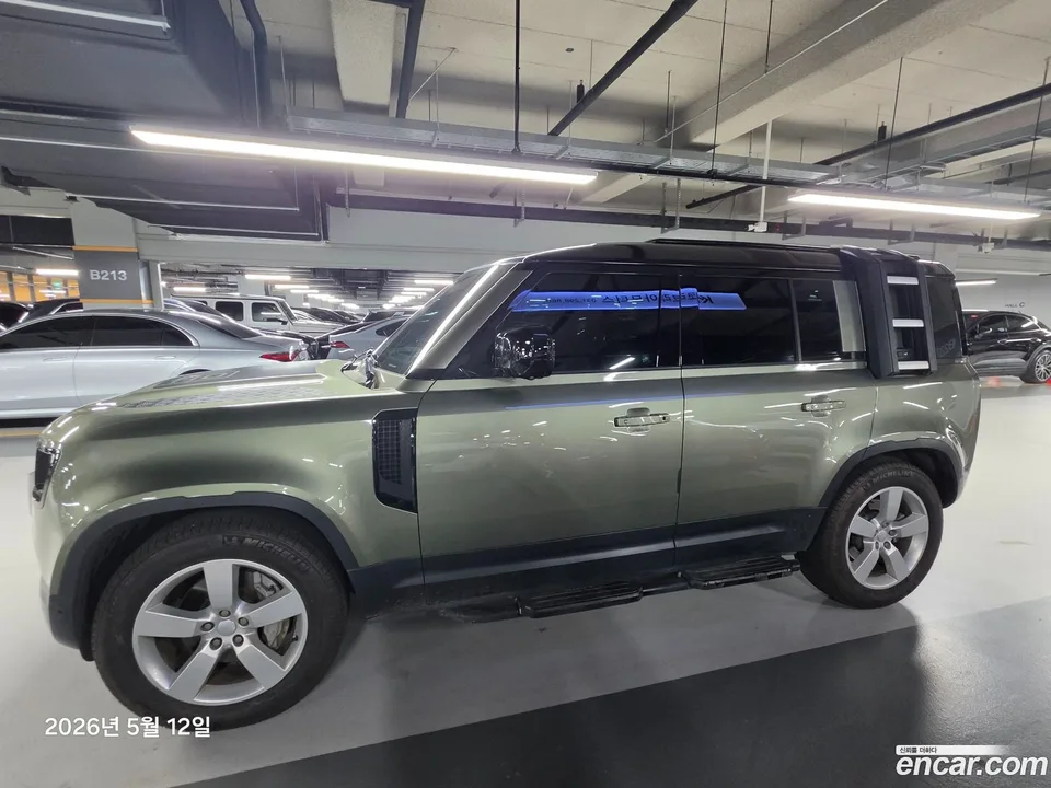 Land Rover Defender 110 D300 HSE 2022 — миниатюра 2