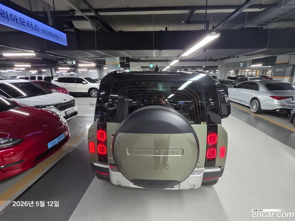 Land Rover Defender 110 D300 HSE 2022 — миниатюра 4
