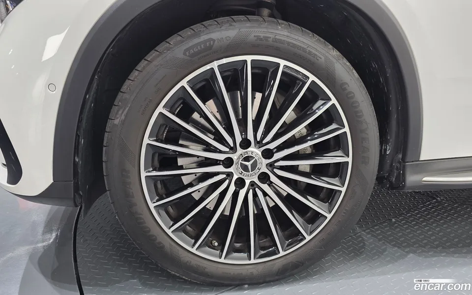 Mercedes-Benz GLC-Class GLC300 4MATIC AMG Line 2024 — thumbnail 2