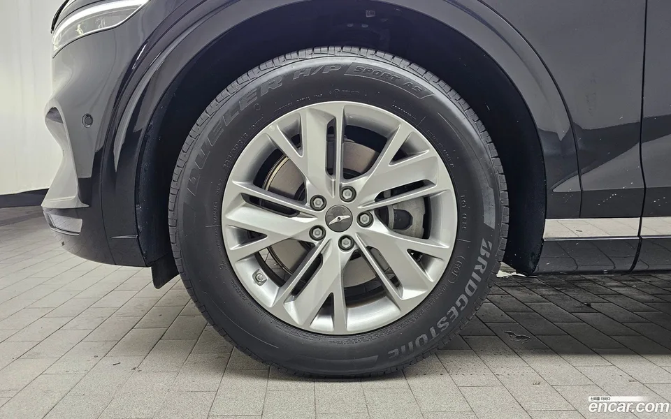 Genesis GV70 2.5T 2WD 2023 — thumbnail 5