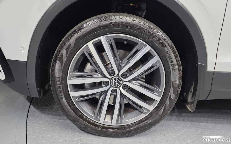 Volkswagen Tiguan Allspace 2.0 TSI 2023 — миниатюра 5