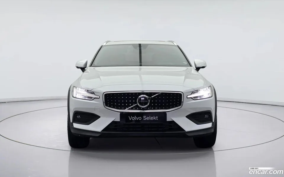 Volvo V60 Cross Country B5 AWD 2025 — миниатюра 3