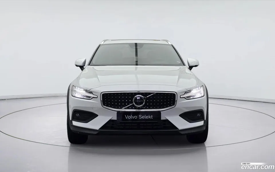 Volvo V60 Cross Country B5 AWD 2025 — миниатюра 3