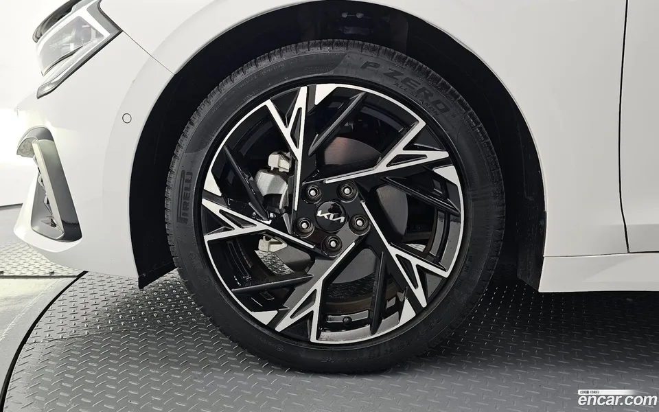 Kia K5 Hybrid 2023 — миниатюра 5