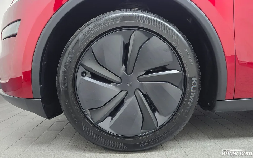 Tesla Model Y RWD 2025 — миниатюра 5