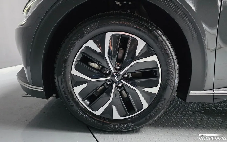 Kia EV6 2023 — миниатюра 5