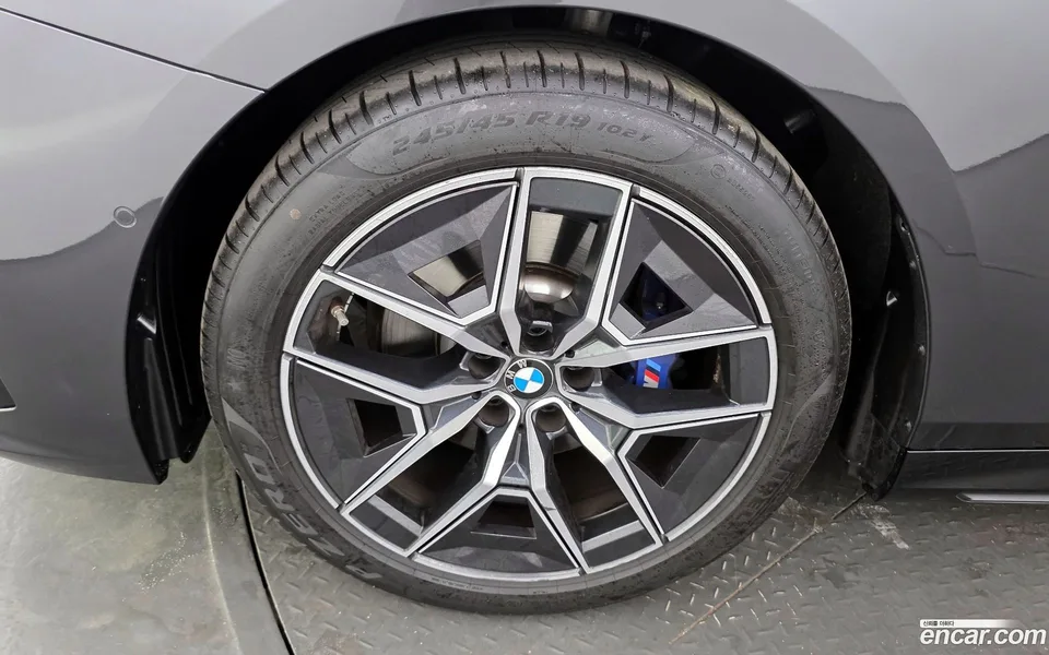 BMW 5 Series 520i M 2025 — thumbnail 2