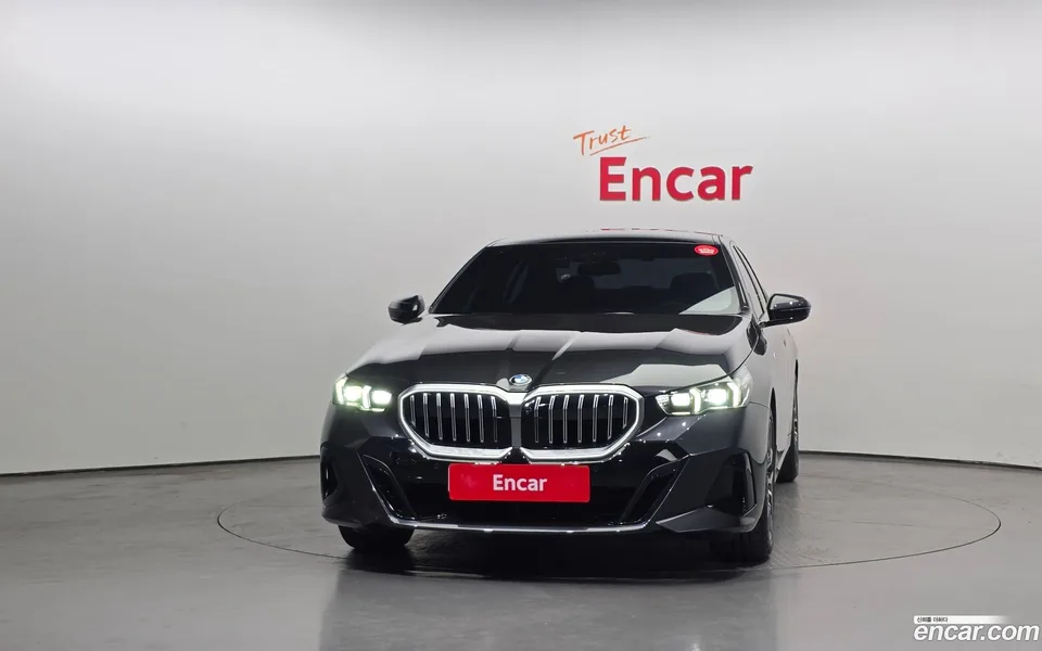 BMW 5 Series 520i M 2025 — thumbnail 3