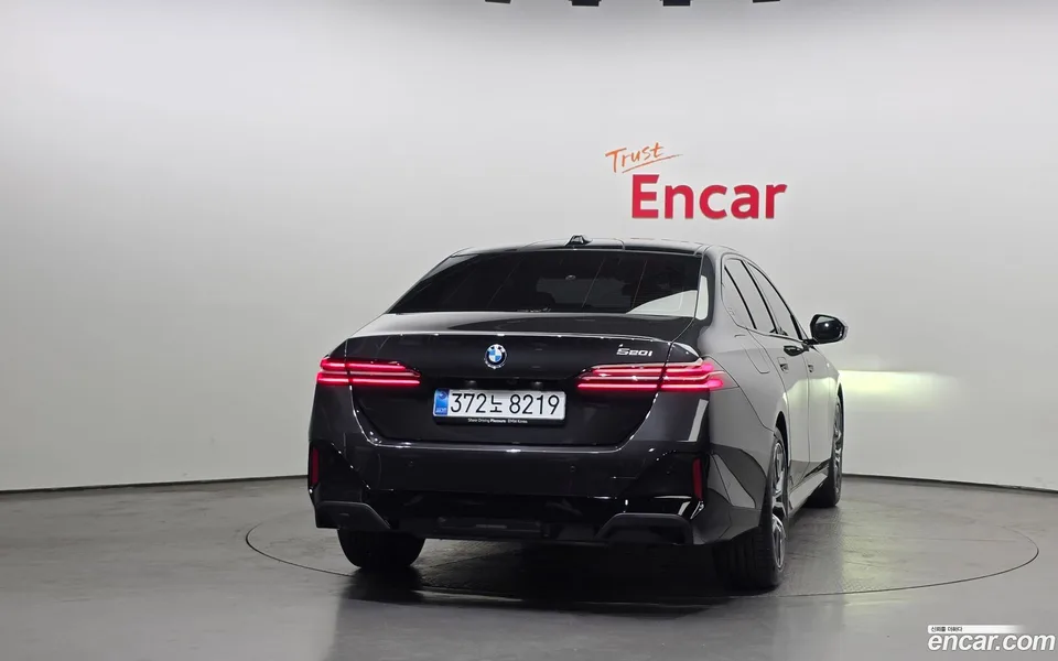 BMW 5 Series 520i M 2025 — thumbnail 4