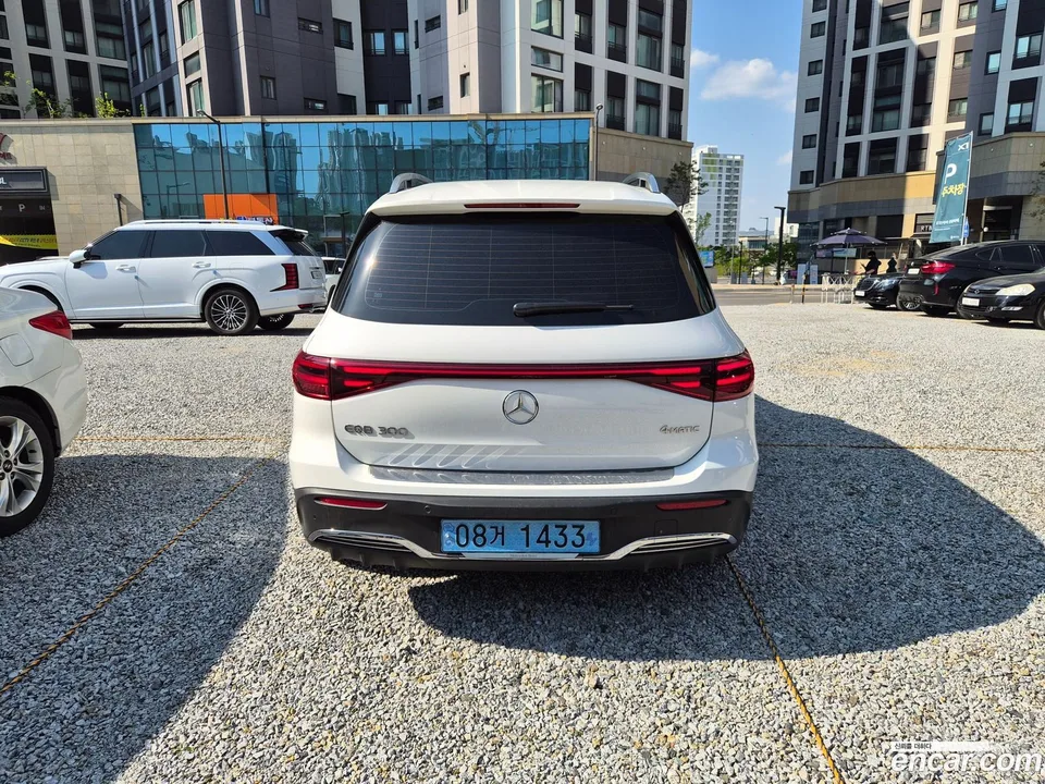 Mercedes-Benz EQB EQB300 4MATIC AMG 2024 — миниатюра 4