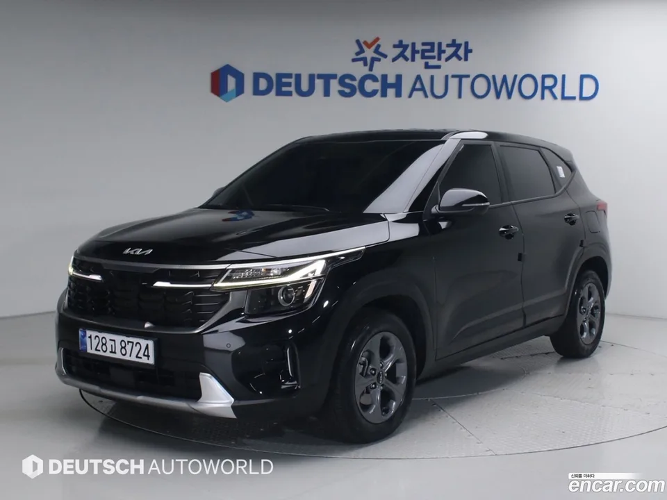Kia Seltos 2.0 2WD 2023 — фото 1, купить с доставкой в Москву