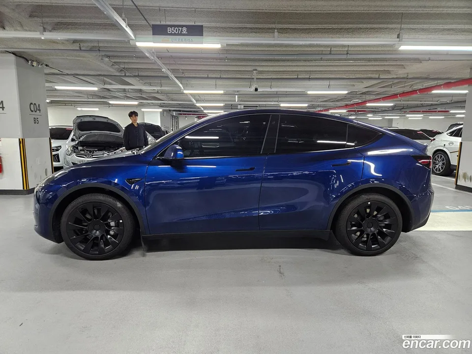 Tesla Model Y RWD 2023 — миниатюра 3