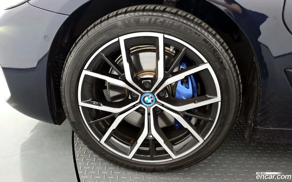BMW 5 Series 530e M 2023 — миниатюра 2