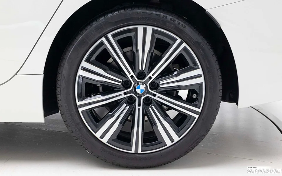 BMW 3 Series 320i 2025 — миниатюра 5