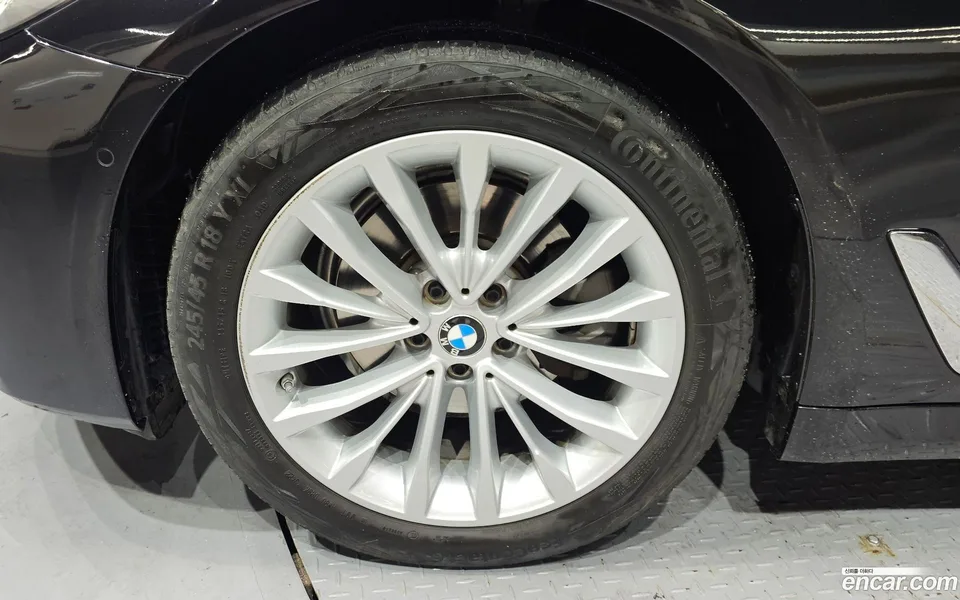BMW 5 Series 520i 2022 — миниатюра 5