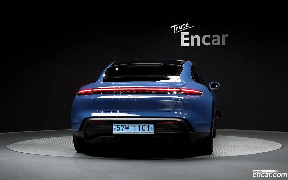 Porsche Taycan 2023 — миниатюра 4