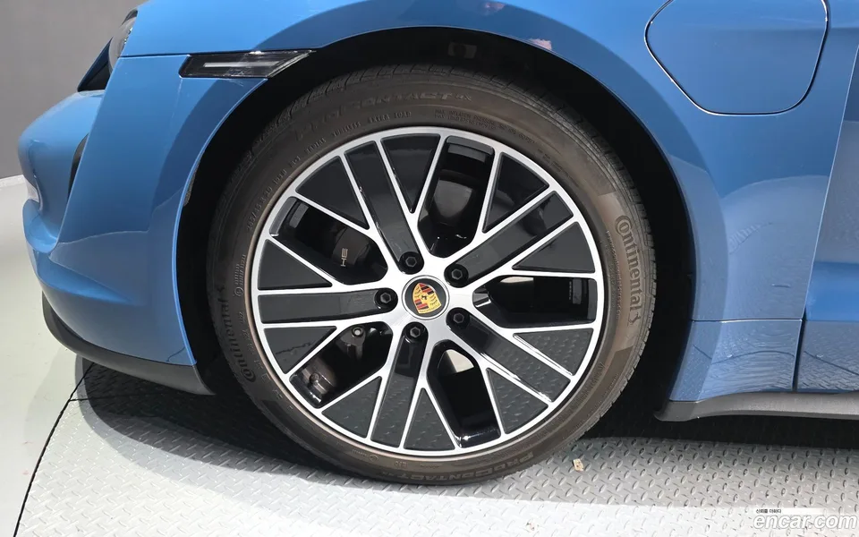 Porsche Taycan 2023 — миниатюра 5