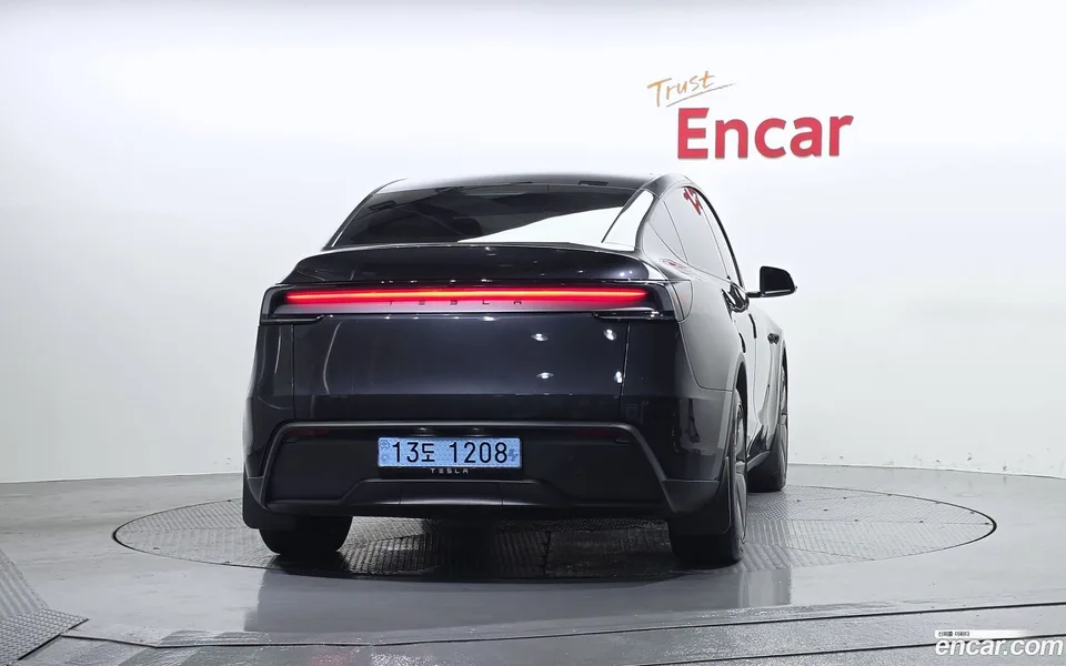 Tesla Model Y RWD 2025 — миниатюра 4