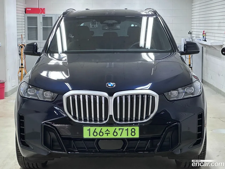 BMW X5 xDrive 40i M 2025 — фото 1, купить с доставкой в Москву