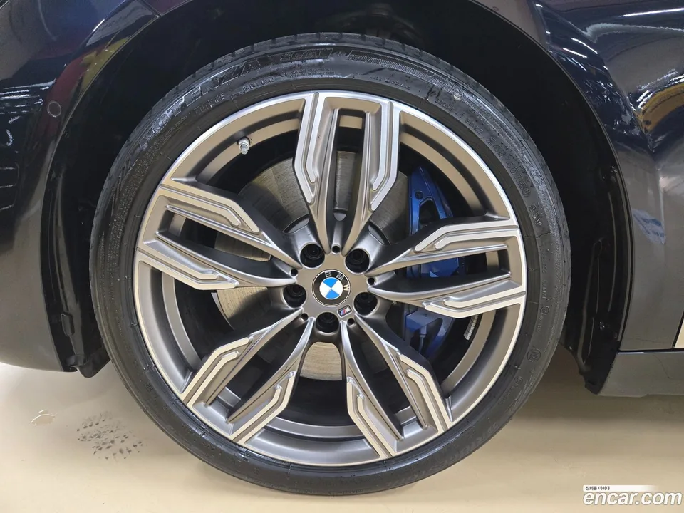BMW 7 Series M760Li xDrive 2022 — миниатюра 2