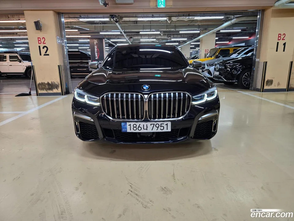 BMW 7 Series M760Li xDrive 2022 — миниатюра 3