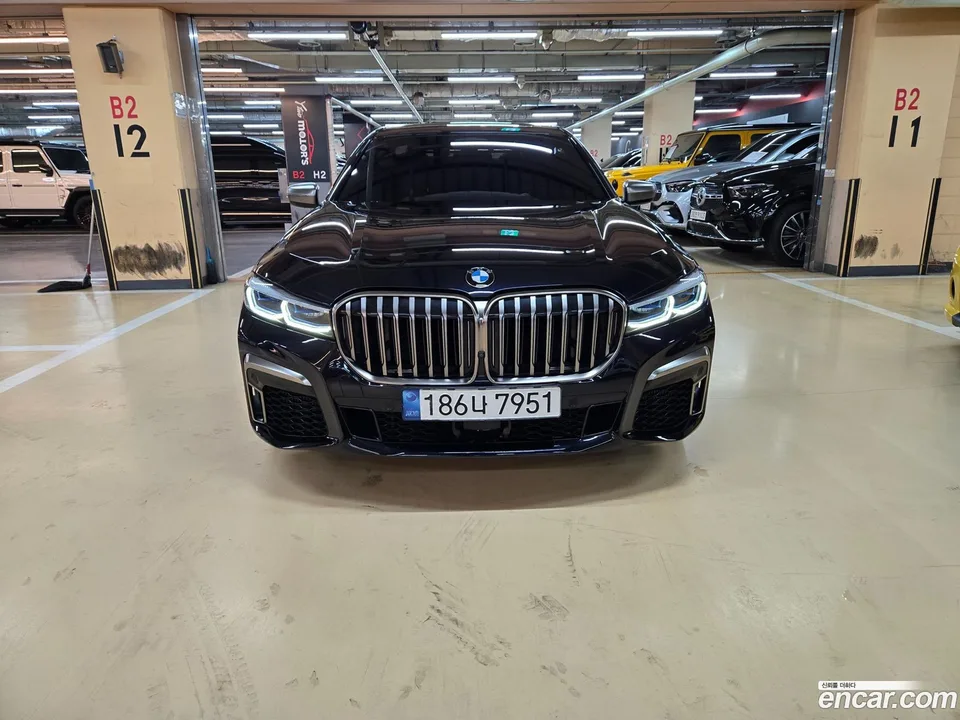 BMW 7 Series M760Li xDrive 2022 — миниатюра 4