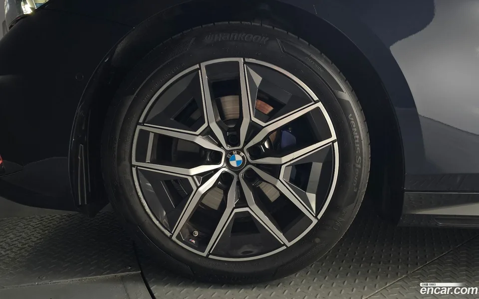 BMW 5 Series 523d M 2025 — миниатюра 5
