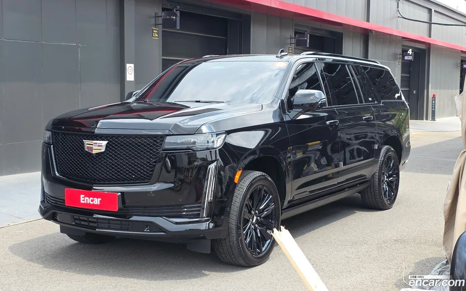 Cadillac Escalade 6.2 ESV 2023 — фото 1, купить с доставкой в Москву