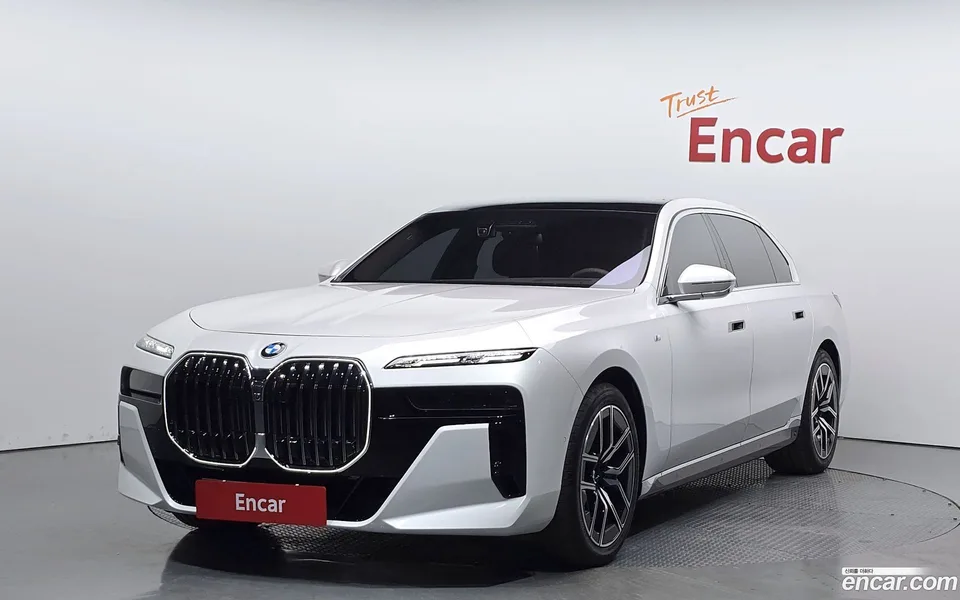 BMW 7 Series 740i xDrive M 2025 — фото 1, купить с доставкой в Москву
