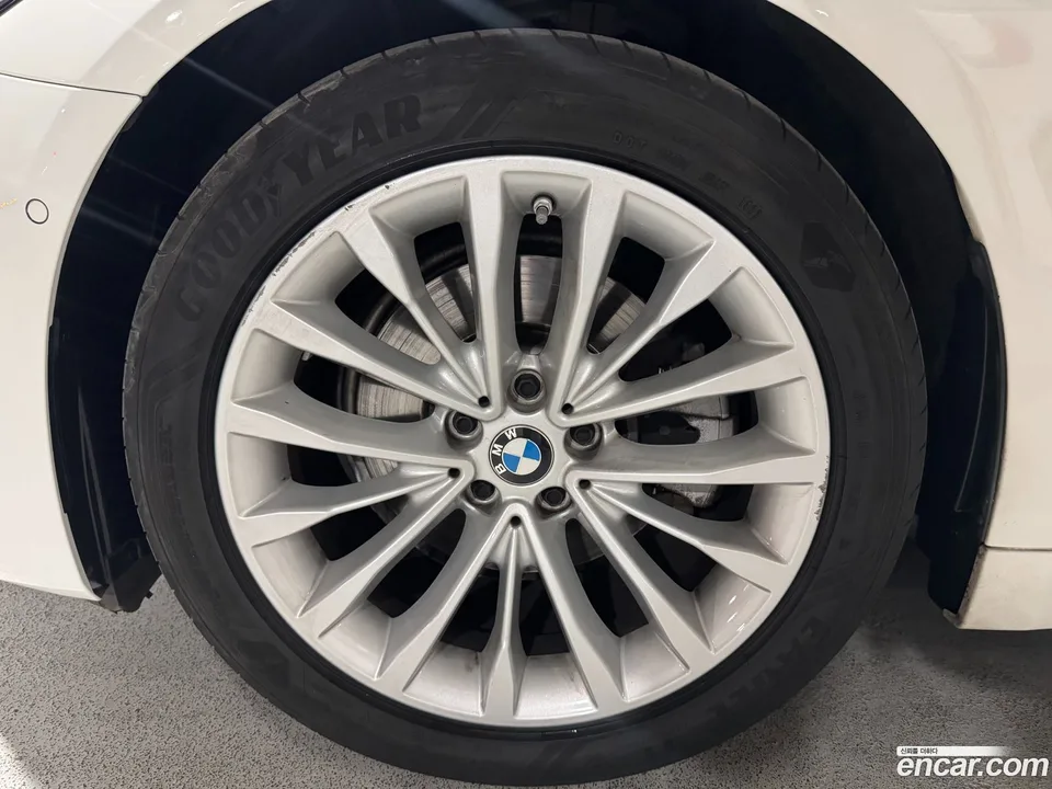 BMW 5 Series 520i 2023 — миниатюра 2