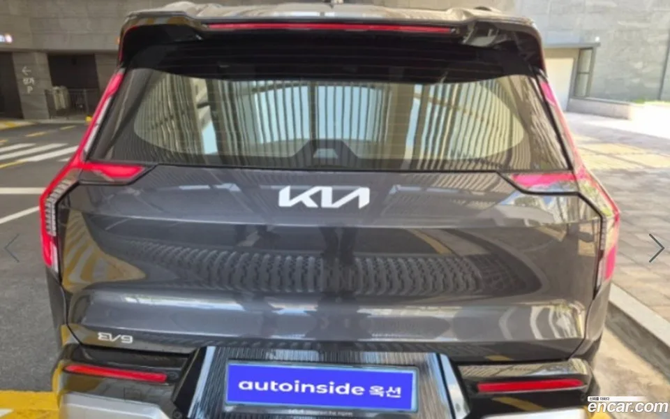 Kia EV9 4WD 2023 — миниатюра 2