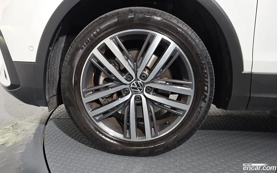 Volkswagen Tiguan Allspace 2.0 TSI 2022 — миниатюра 5