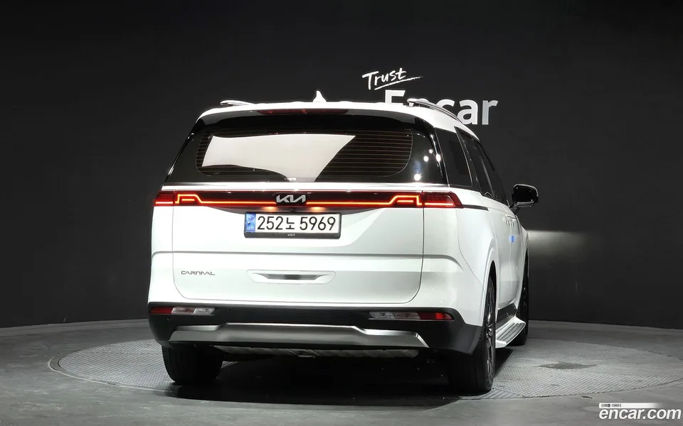 Kia Carnival 9 2022 — thumbnail 4