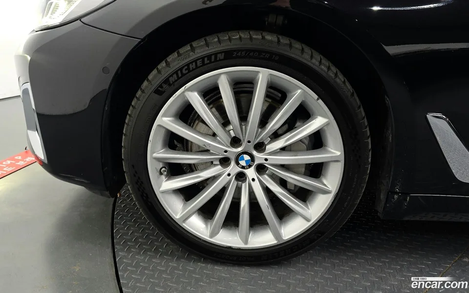 BMW 5 Series 530i xDrive 2023 — миниатюра 5