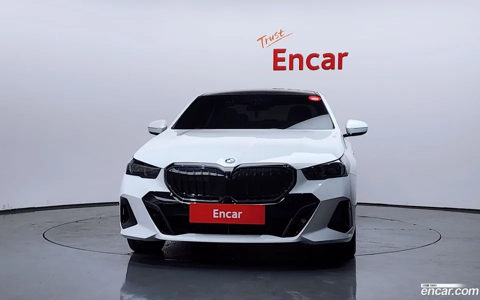 BMW 5 Series 520i 2024 — миниатюра 3