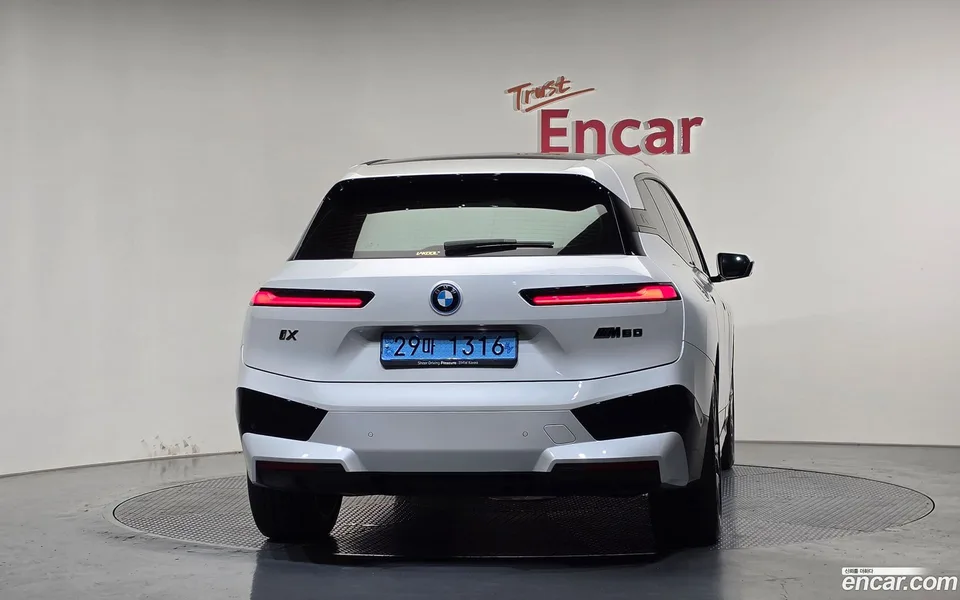 BMW iX xDrive M60 2024 — миниатюра 4