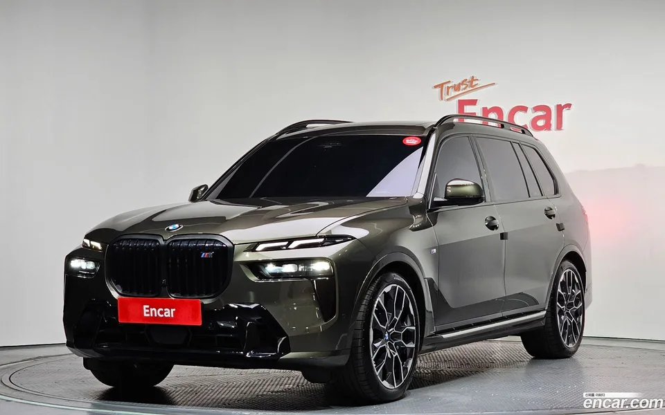 BMW X7 xDrive 40i M 7 2025 — photo 1, buy with delivery to Moscow