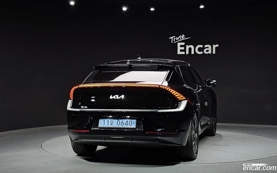 Kia EV6 2023 — миниатюра 4
